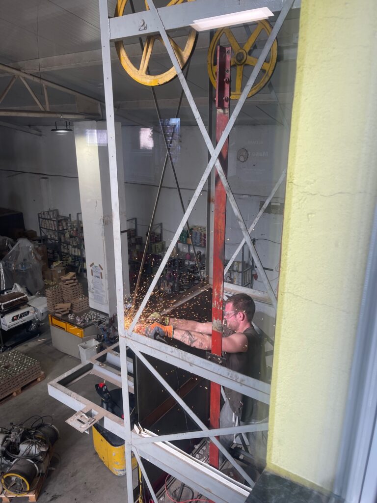 The dismantling of the elevator for the extension of the production area has started!